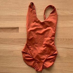 LONDRE THE MINIMALIST. Color: Clay. Size M in long.